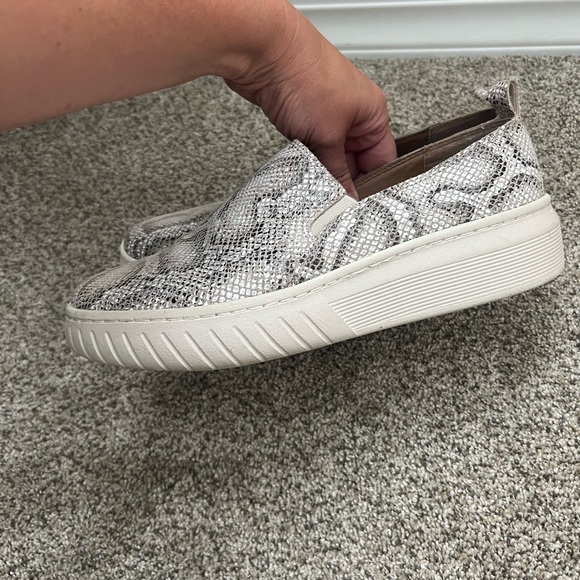 Sofft snake skin sneakers • size women's 10 • worn one time - Picture 3 of 5